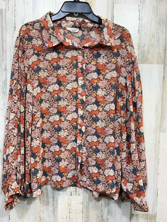 PRE-OWNED EE:SOME Tops Size 1X CORAL/WHITE/ BLU LONG SLEEVE TOP/GOLD ACCENT BUTT