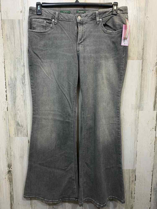 NWT Size 16 WILD FABLE BOTTOMS Gray Denim Jeans/STRETCH MID-RISE CURVY FLARE