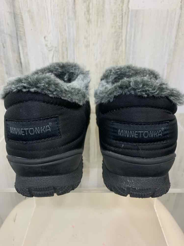 PRE-OWNED MINNETONKA SHOES Shoe Size 7 Black PUFFER SLIP ON Shoes