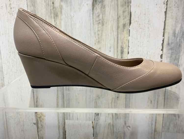 PRE-OWNED LIFE STRIDE SHOES Shoe Size 7.5 Taupe WEDGE High Heel/TAUPE CLOSED WED