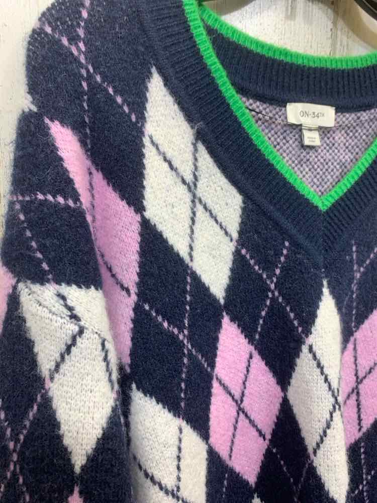 NWT ON 34TH Size XS  WHT/NVY/PNK DIAMONDS LONG SLEEVES/V NECK W/GRN TRIM SWEATER