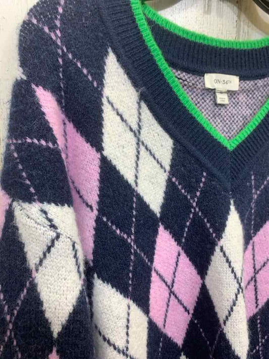 NWT ON 34TH Size XS  WHT/NVY/PNK DIAMONDS LONG SLEEVES/V NECK W/GRN TRIM SWEATER
