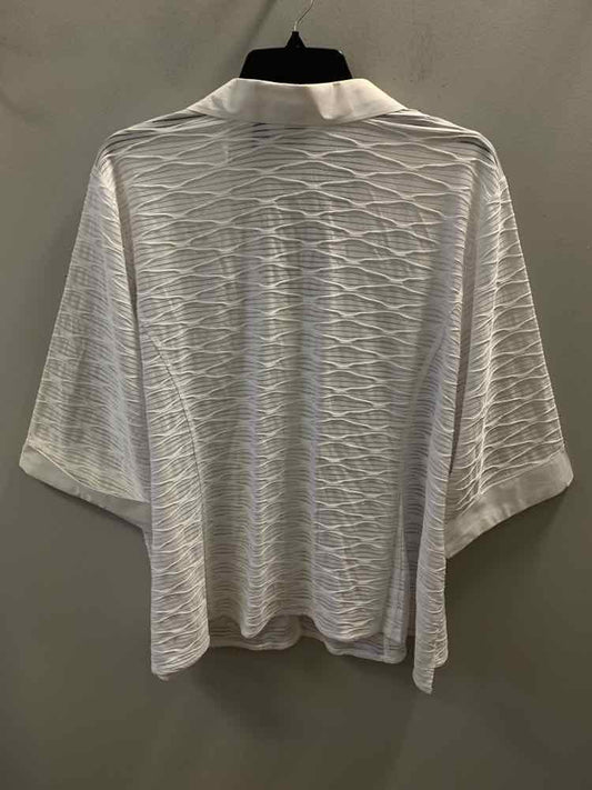 MAGGIE BARNES PLUS SIZES Size 4X White 3/4 LENGTH TOP