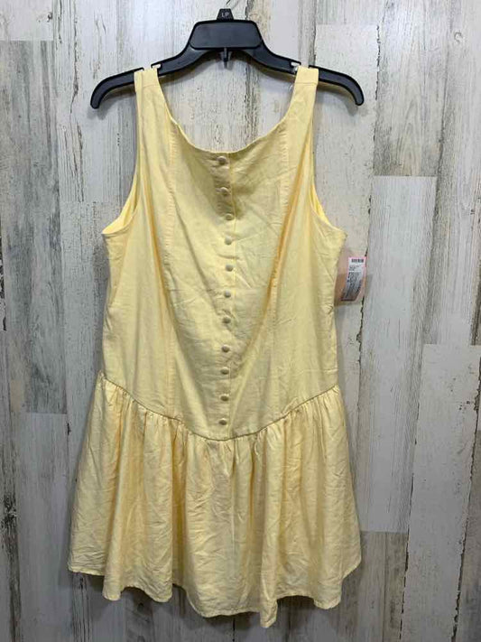 PRE-OWNED WILD FABLE Dresses and Skirts Size XL PASTEL YELLOW Solid Dress/PASTEL