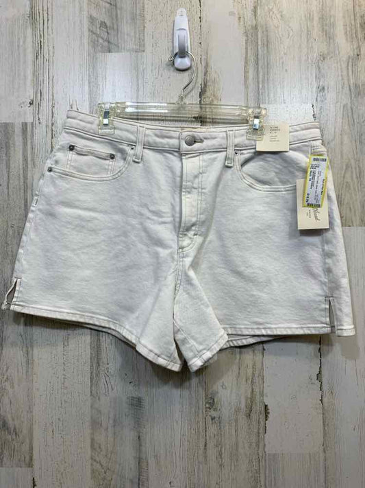 NWT Size 16 UNIVERSAL THREADS BOTTOMS White Solid A-LINE Shorts