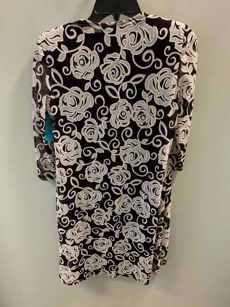 R&M RICHARDS Dresses and Skirts Size 8 PURP/WHT Floral Dress