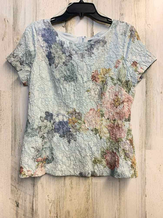 PRE-OWNED ADRIANNA PAPELL Tops Size M LIGHT BLUE Floral SHORT SLEEVES TOP