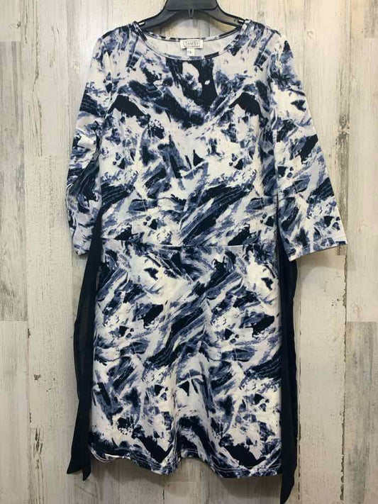 PRE-OWNED TAMSY Dresses and Skirts Size S WHITE/BLACK/BLUE STROKES A-LINE Dress/