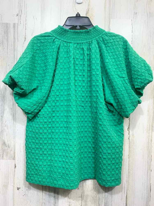 NWT UMGEE Tops Size L Green SHORT SLEEVES/TEXTURED V NECK Blouse
