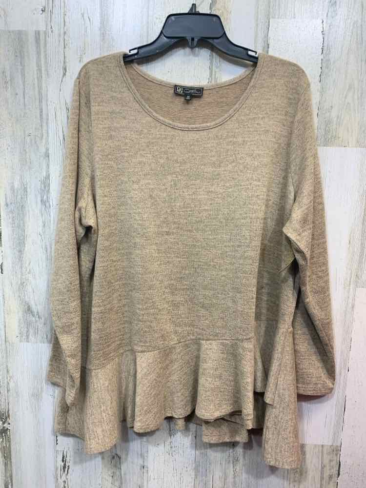 PRE-OWNED DG2 Tops Size 1X Beige Solid LONG SLEEVE TOP/BOTTOM RUFFLE