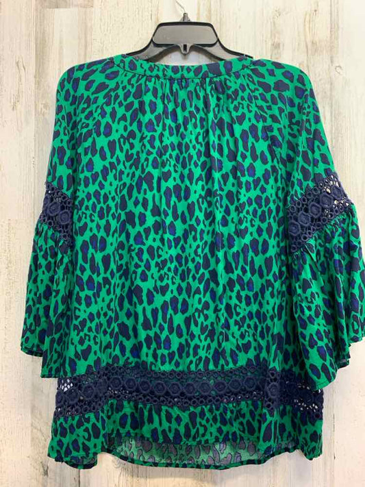 CROWN & IVY Tops Size L KELLY GRN/NAVY LEOPARD FLARE CUFFS TOP
