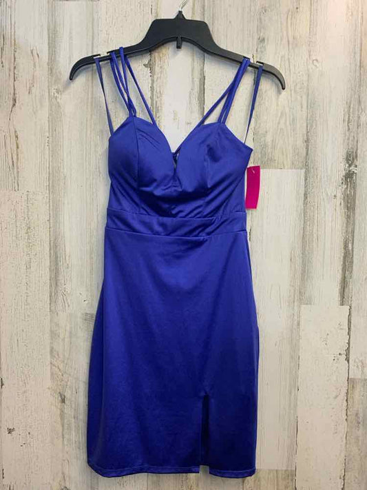 PRE-OWNED CITY VIBE Dresses and Skirts Size 1 Royal Blue Solid BODY CON Dress/RO