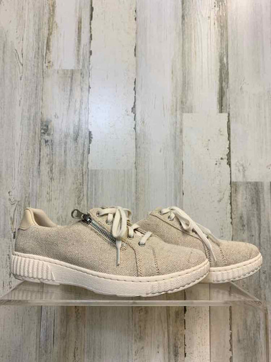 PRE-OWNED CLARKS SHOES Shoe Size 9 BGE Shoes
