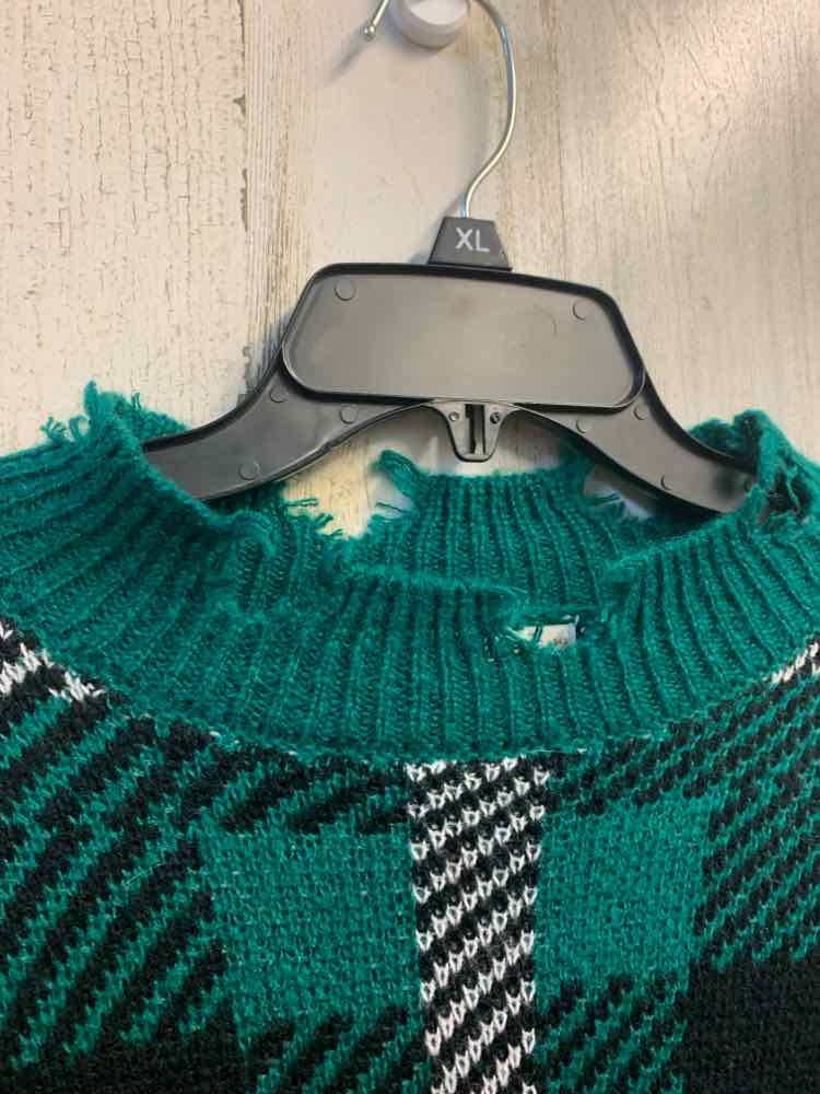 PRE-OWNED CATO Tops Size M Green LONG SLEEVES Sweater/DISTRESSED HEMS