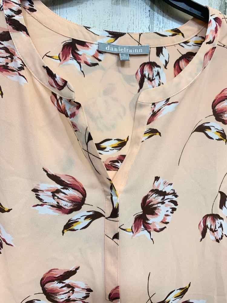 PRE-OWNED DANIELRAINN PLUS SIZES Size 1X WHT/BLK/PEACH Chiffon Floral Blouse