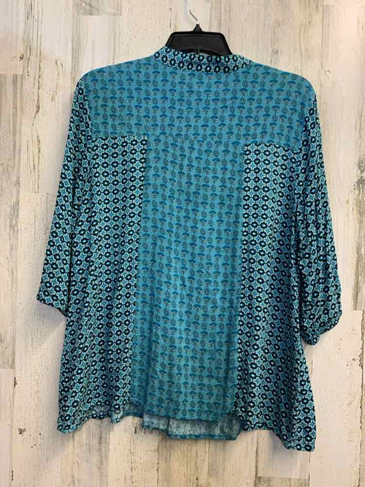 PRE-OWNED FADED GLORY PLUS SIZES Size 18W WHT/BLU/NVY 3/4 LENGTH TOP/FLORAL/GEOM