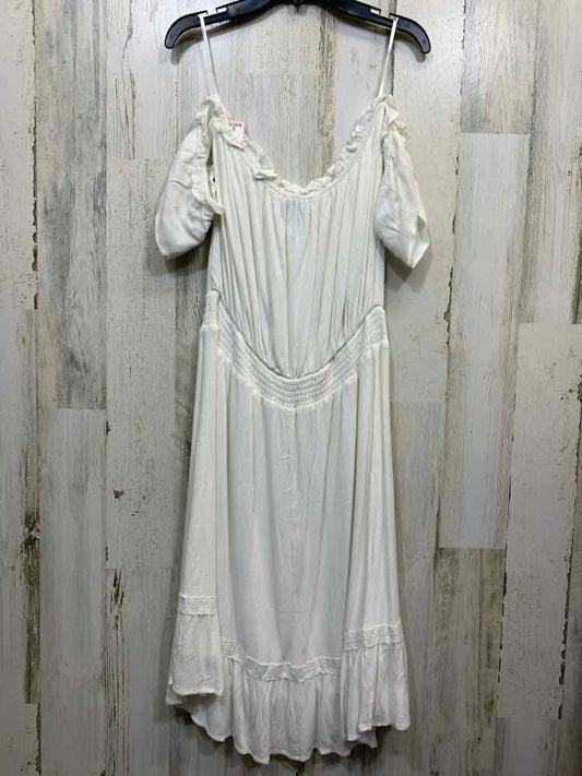 NWT LULUS Dresses and Skirts Size M White OFF SHOULDERS Dress/WHITE OFF SHOULDER