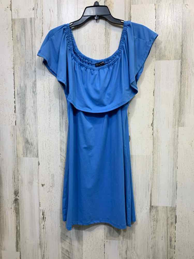 PRE-OWNED DECREE Dresses and Skirts Size L WASHED BLUE COLD SHOULDERS Dress/WASH