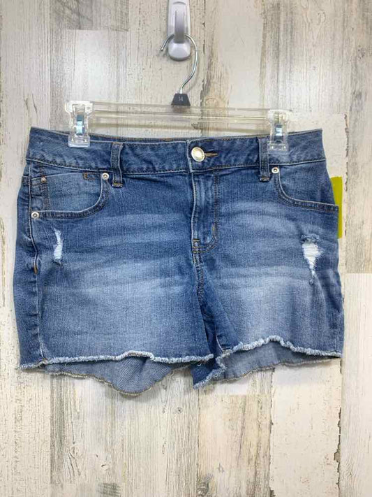 PRE-OWNED Size 8 MAURICE BOTTOMS LIGHT BLU Shorts/DISTRESSED ENDS