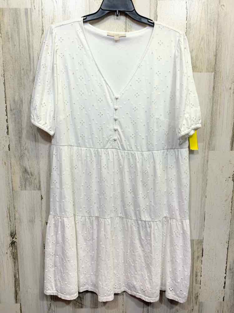 PRE-OWNED LOFT Dresses and Skirts Size 1X White Eyelet TIERED Dress/WHITE FLORAL