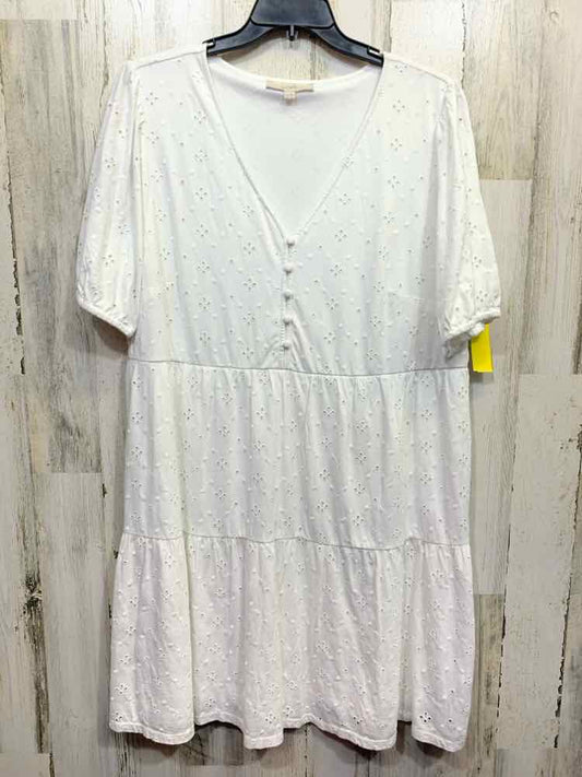 PRE-OWNED LOFT Dresses and Skirts Size 1X White Eyelet TIERED Dress/WHITE FLORAL