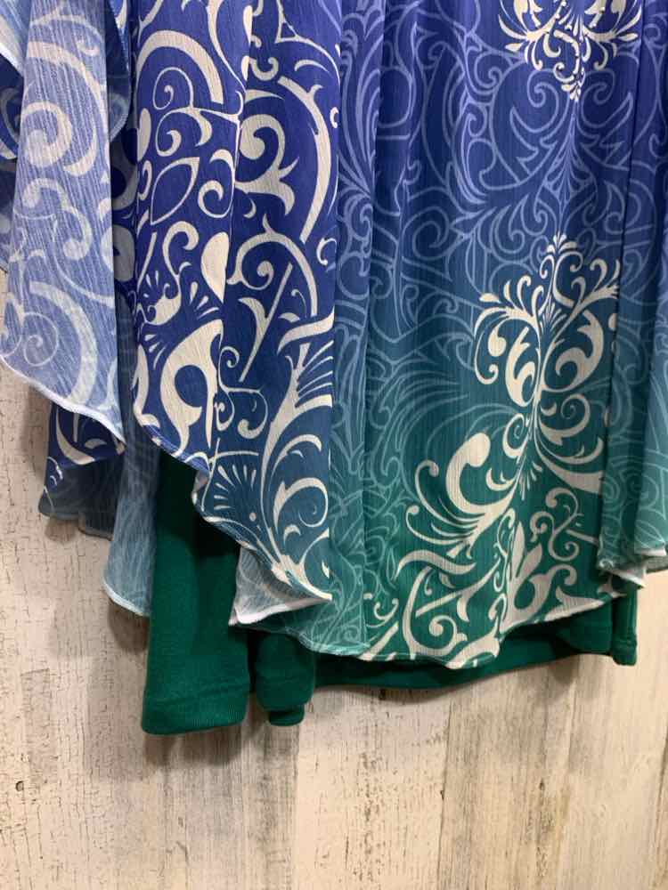 PRE-OWNED LIVE AND LET LIVE Tops Size L BLUE/WHITE ABSTRACT FLOWY Shirt/SHORT SL