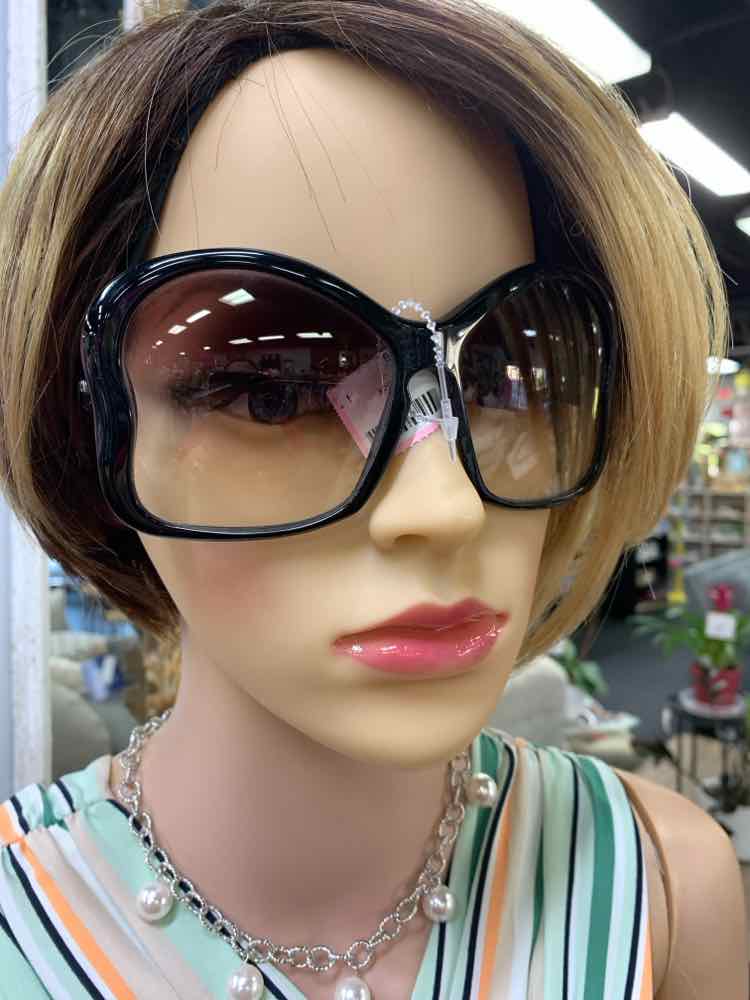 PRADA Sunglasses/BLACK WIDE FRAME "BUTTERFLY" PRADA SUNGLASSES