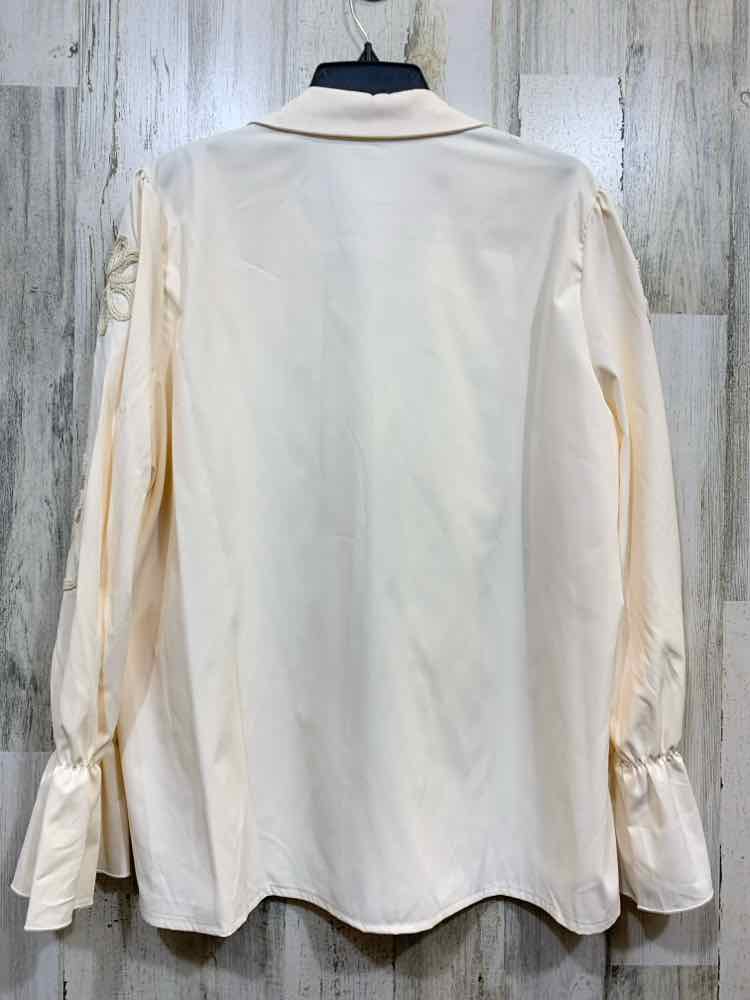 PRE-OWNED Size XL Tops Cream Blouse LONG SLEEVE EMBROIDERED FLORAL BUTTON DOWN S