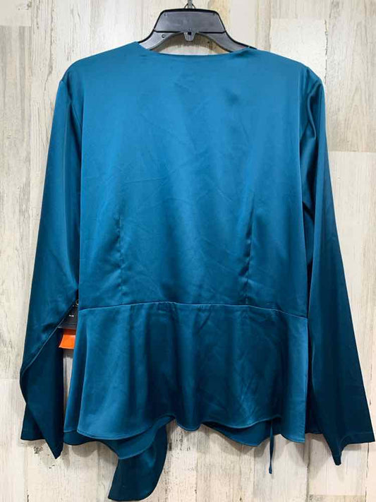 NWT INC/DRAPED/WRAP LOOK V-NECK W/ METAL RING DETAIL