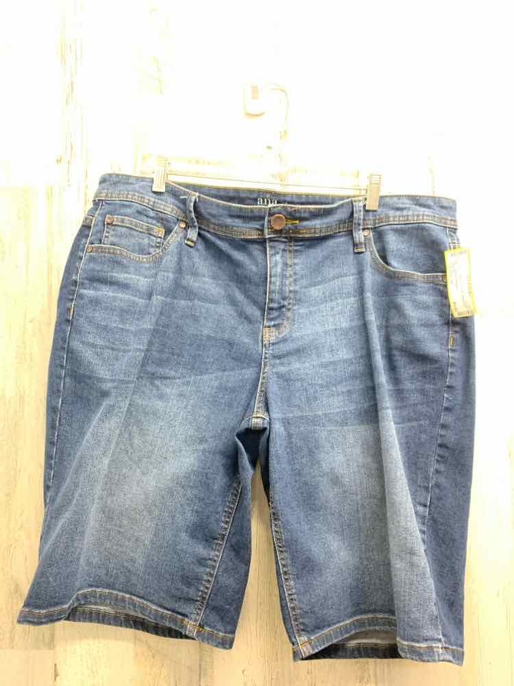 PRE-OWNED Size 18 ANA BOTTOMS DARK BLUE Denim Solid Shorts