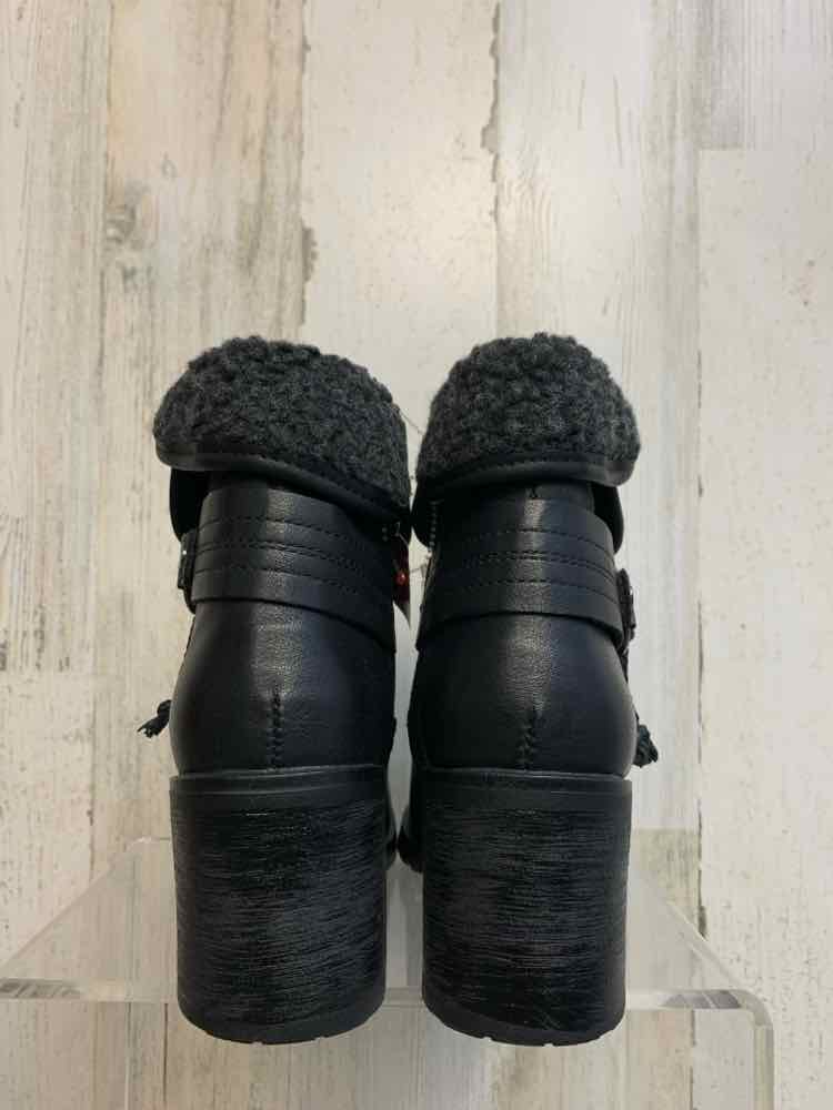 NWT G.C. SHOES SHOES 6 Black Shoes/CHUNKY HEEL BOOTS