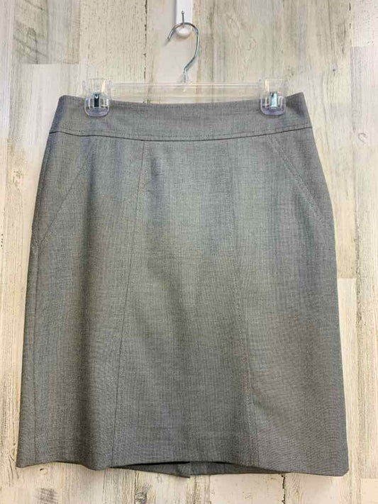 PRE-OWNED ANN TAYLOR Dresses and Skirts Size 2 Gray SHORT Skirt/SLIT ON BACK