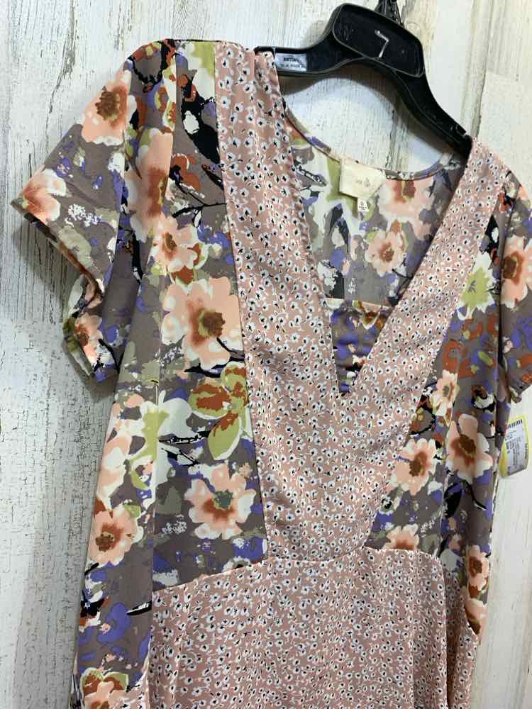 PRE-OWNED EN ELLE Tops Size S BLUSH/WHITE/BLACK/LVDER/OLIVE Floral Shirt/FLORAL