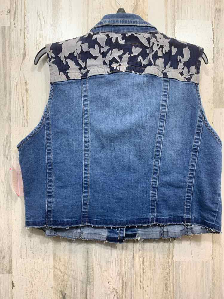 PRE-OWNED A.M.I./SHEER/MESH-LOOK CAMO-LIKE SHOULDER PANEL VEST W/ RAW HEM