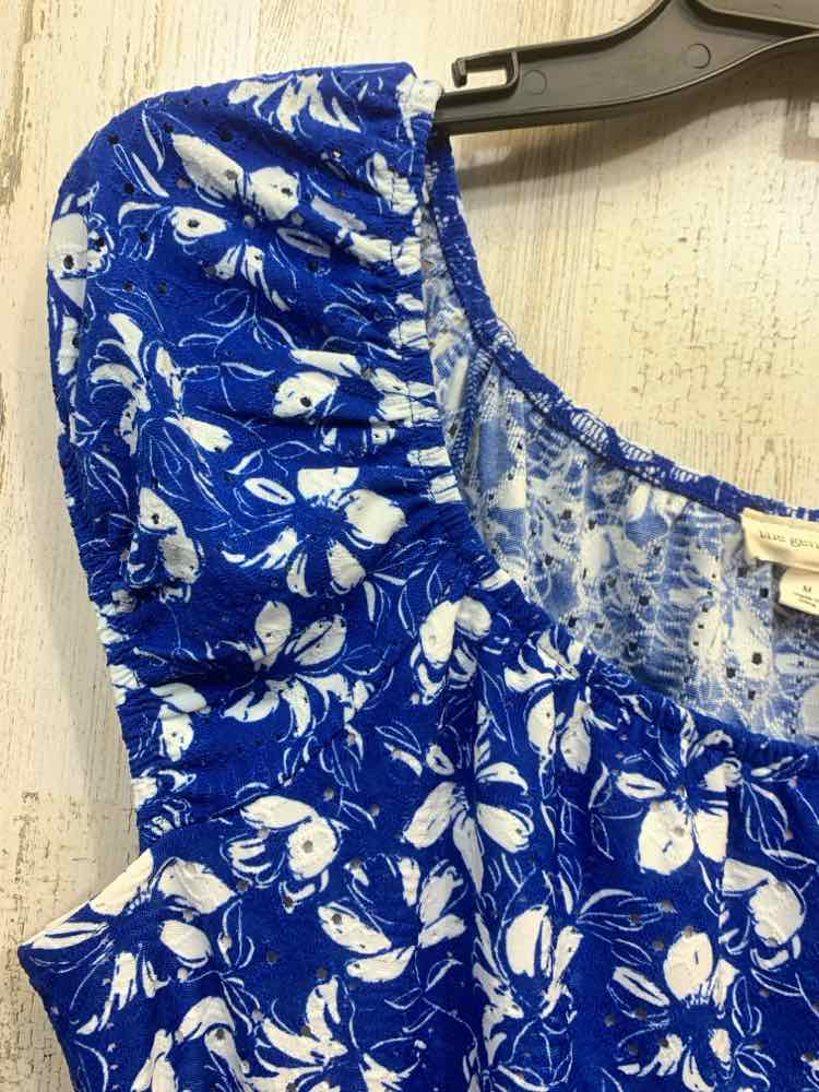 PRE-OWNED THE GENERAL GOOD Size M ROYAL BLUE/WHITE Floral CAP SLEEVE Shirt/ROYAL