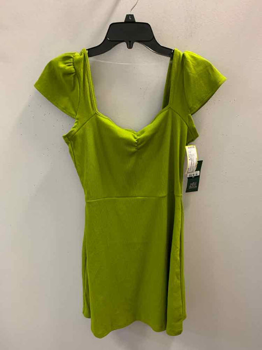 NWT WILD FABLE Dresses and Skirts Size M APPLE GREEN SHORT Dress