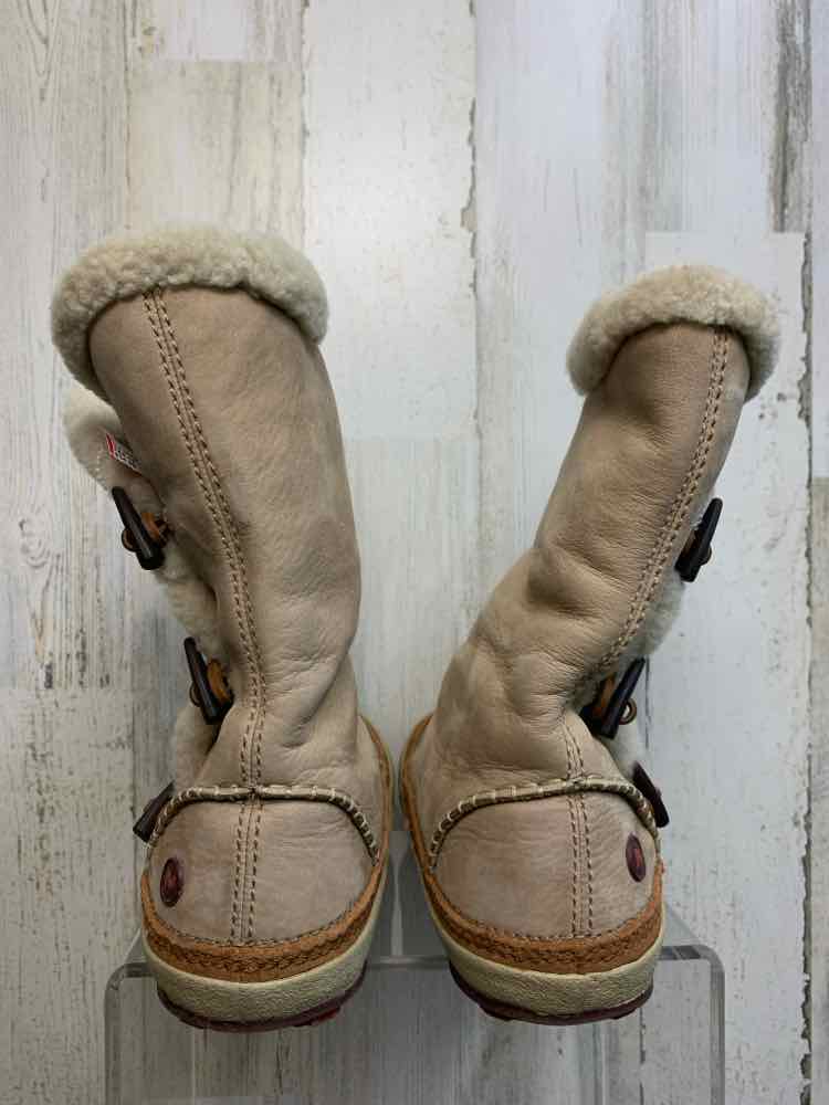 PRE-OWNED MERRELL SHOES 7.5 Tan Shoes/SNOW BOOTS