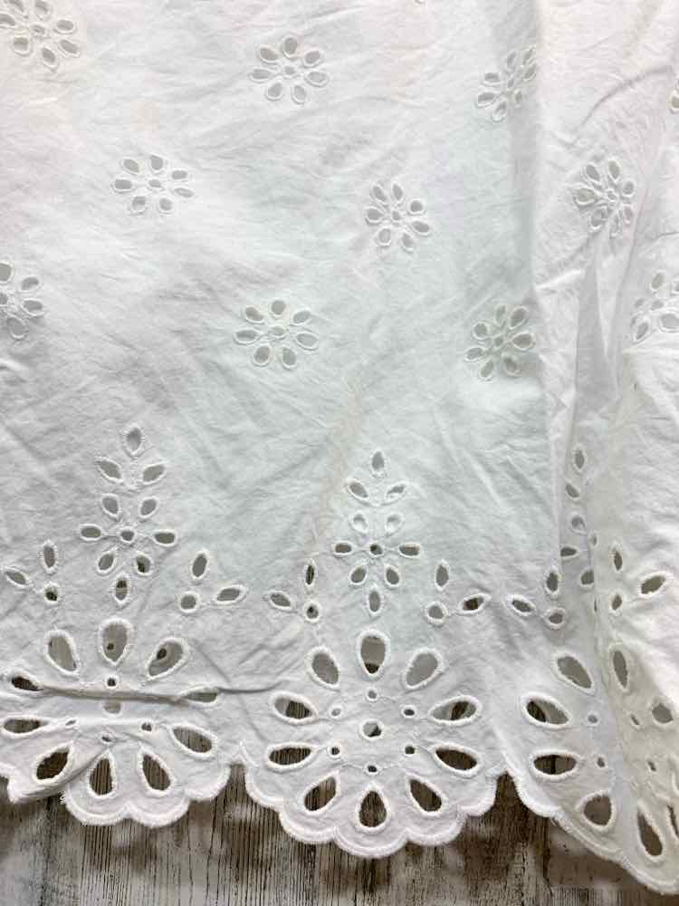PRE-OWNED AMERICAN EAGLE Tops Size XL White Eyelet CROP Blouse/WHITE EYELET FLOR