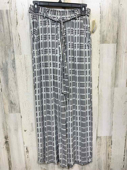 PRE-OWNED Size S LULAROE BOTTOMS BLK/WHT/GRAY Houndstooth WIDE LEG Pants