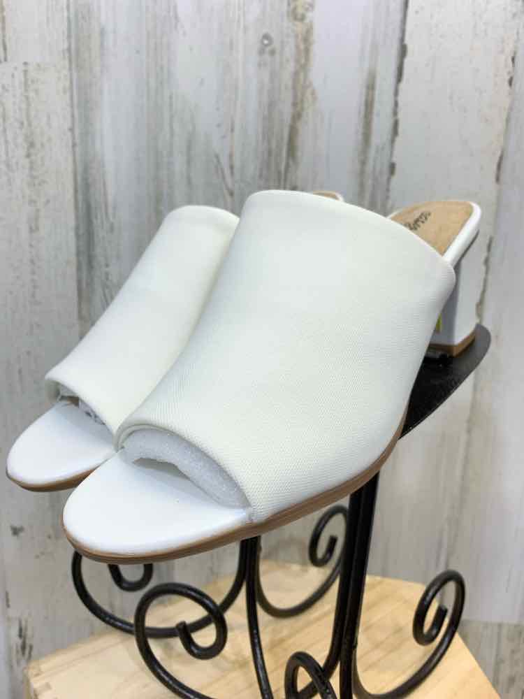 NWOT EASY STREET SHOES Shoe Size 10 White 10 Shoes