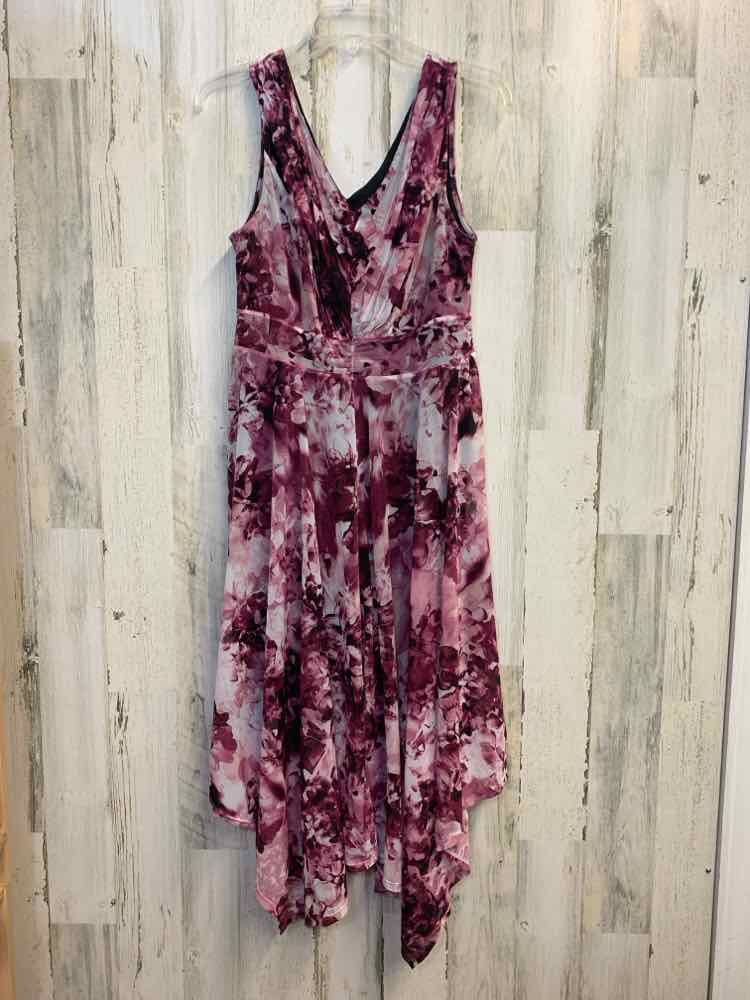 PRE-OWNED SIMPLY VERA Dresses and Skirts Size M PURPLE/WHITE Floral Dress/ASYMME