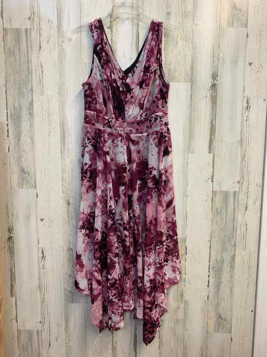 PRE-OWNED SIMPLY VERA Dresses and Skirts Size M PURPLE/WHITE Floral Dress/ASYMME