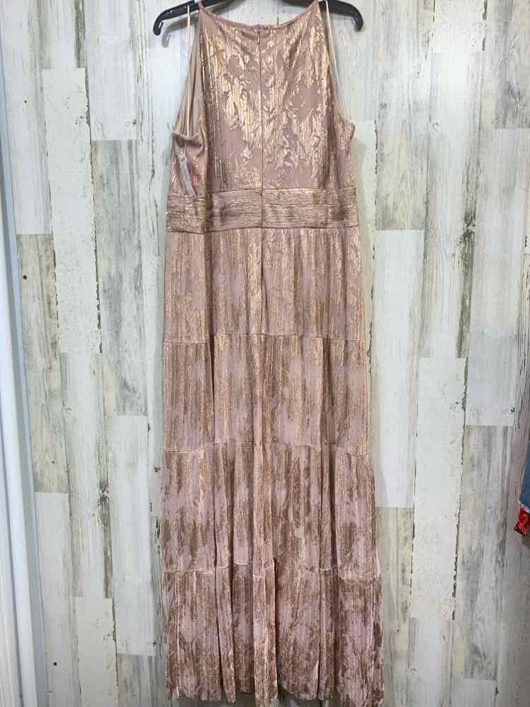 PRE-OWNED R & M RICHARDS Dresses and Skirts Size 18 ROSE GOLD Gown/Evening Wear/