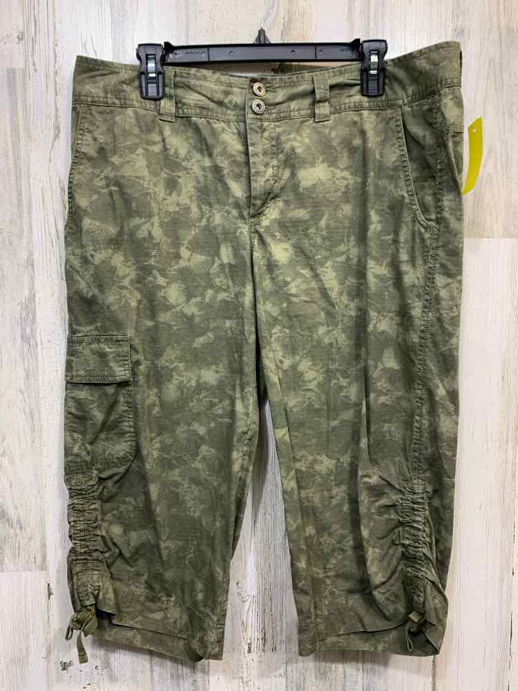 PRE-OWNED Size 10 NIKE BOTTOMS CAMO CAPRI Pants