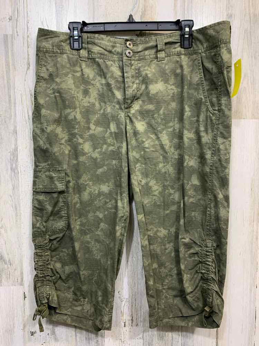 PRE-OWNED Size 10 NIKE BOTTOMS CAMO CAPRI Pants