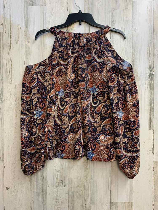 NWT BAND OF GYPSIES Tops Size S NAVY/CLAY/BLU Paisley COLD SHOULDERS TOP