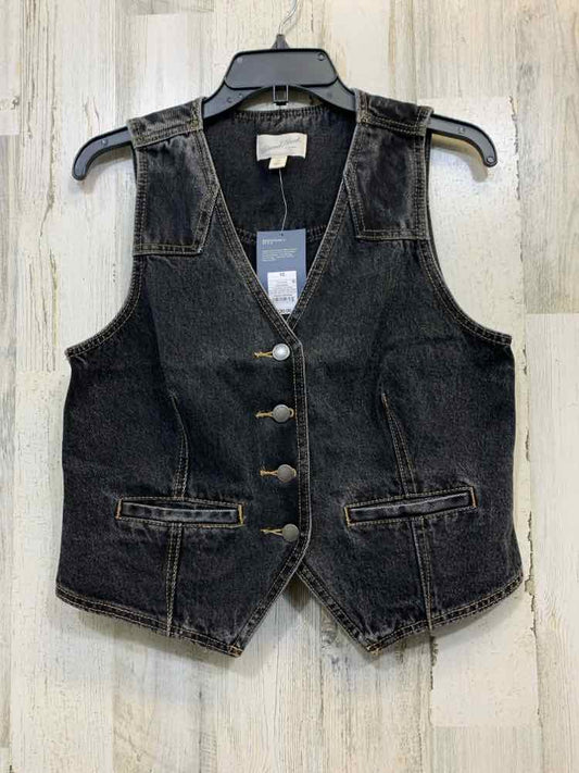 NWT UNIVERSAL THREADS Tops Size 10 Black Vest