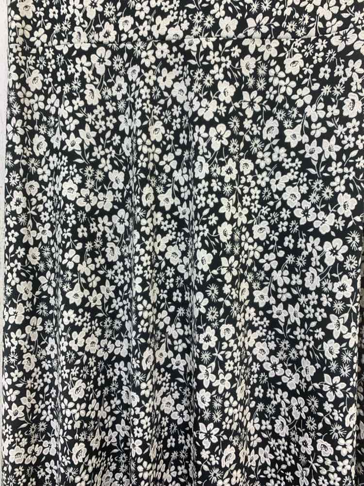PRE-OWNED PERCEPTIONS Dresses and Skirts Size S BLACK/WHITE Floral Dress/BLACK/W