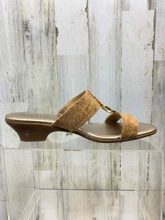 PRE-OWNED SOLANZ SHOES Shoe Size 10M TAN/GOLD SLIP ON Sandals