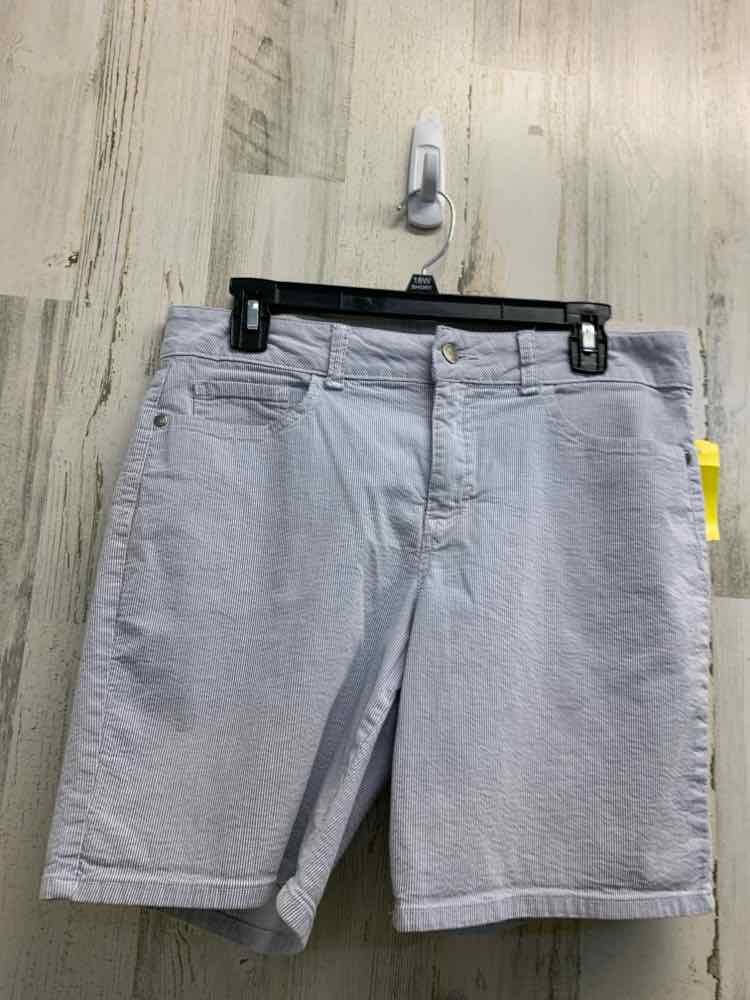 PRE-OWNED Size 12 RIDERS BOTTOMS WHITE/BLUE Pinstripe MID RISE Shorts